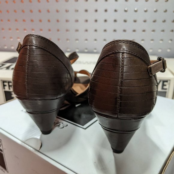 Frye - Ada Vintage Strap - Bark - Picture 8 of 11